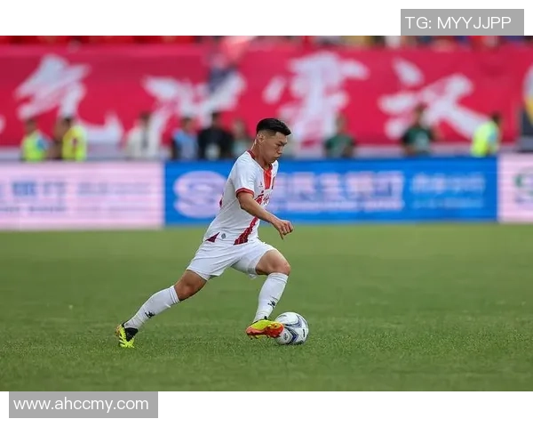 赛后分析广州足球队与重庆足球队球员个人能力对比及表现评估 赛后分析广州足球队与重庆足球队球员个人能力对比及表现评估