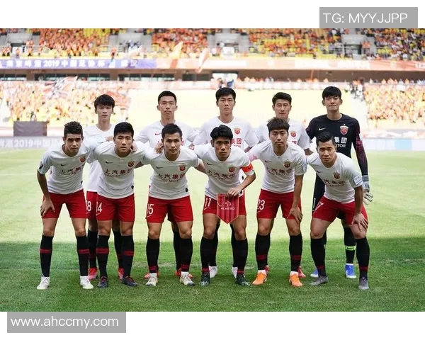 赛后分析:重庆足球队与武汉足球队的表现与状态对比探讨 赛后分析:重庆足球队与武汉足球队的表现与状态对比探讨