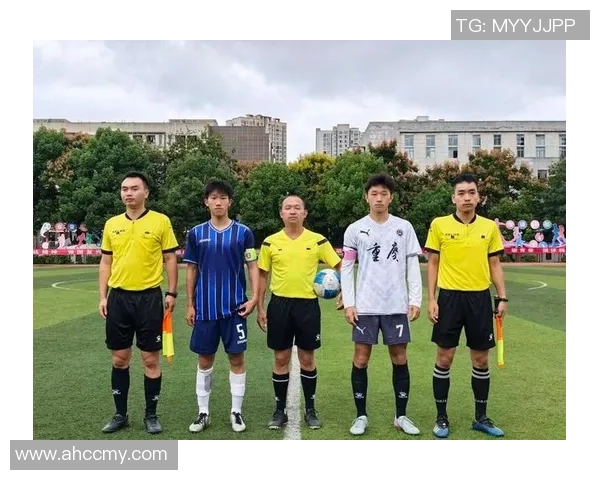 重庆足球队的拼搏之路与杯赛荣耀的背后故事