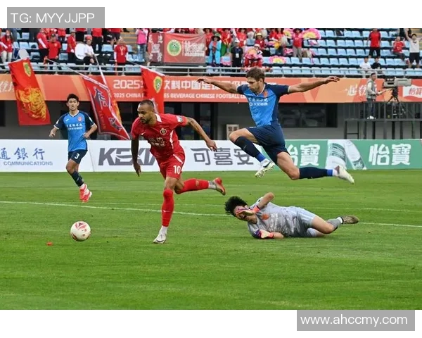 重庆足球队边路渗透打法深度解析与战术应用探讨 重庆足球队边路渗透打法深度解析与战术应用探讨