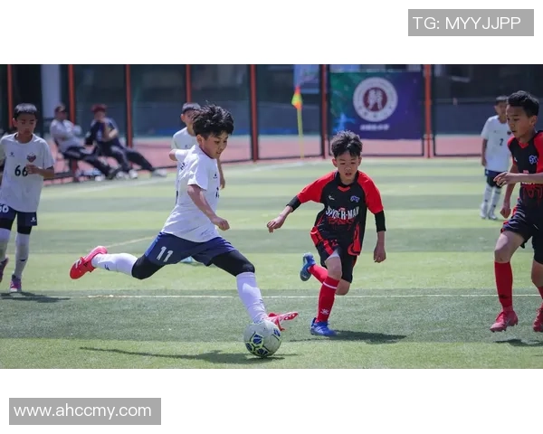 足球明星塔吉克男孩的成长故事与精彩瞬间分享